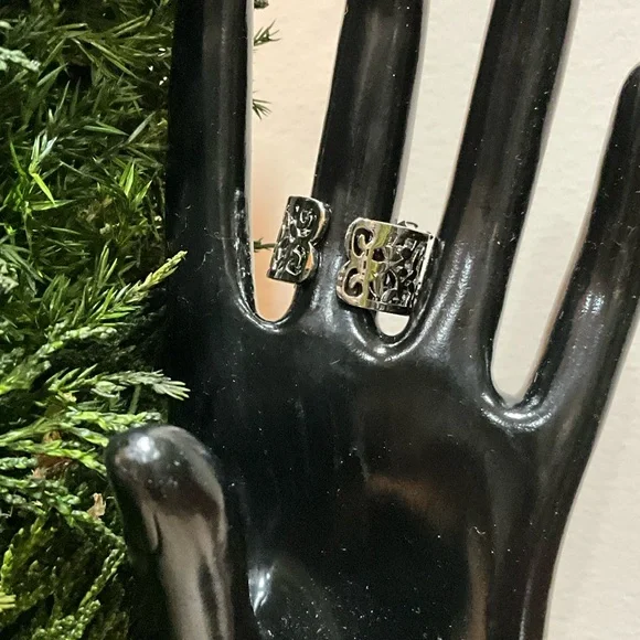 Elegant Silver Statement Ring - Picture 4 of 11